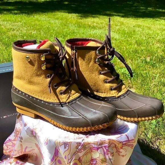 TOMMY HILFIGER ROAN LACE UP DUCK BOOTS 9 NEW - Picture 10 of 16